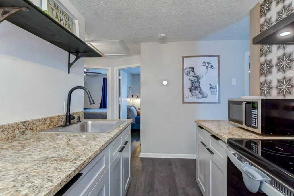 》Executive Apartment Near Armature Works-Room For Six, Full Kitchen《 แทมปา ภายนอก รูปภาพ